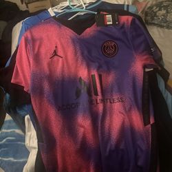 Size L Neymar 21/22 Season