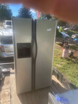 Frigidaire Side-by-Side Stainless Steel Refrigerator