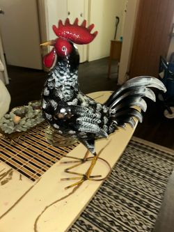 Metal rooster decoration