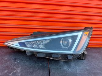 2019-2020 Hyundai Elantra Headlight Left Driver Side Oem