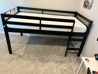 DHP Milton Twin Loft Bed - Kids hTall Bed Like New Black like new