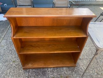 Short bookshelf perfect for a kids room