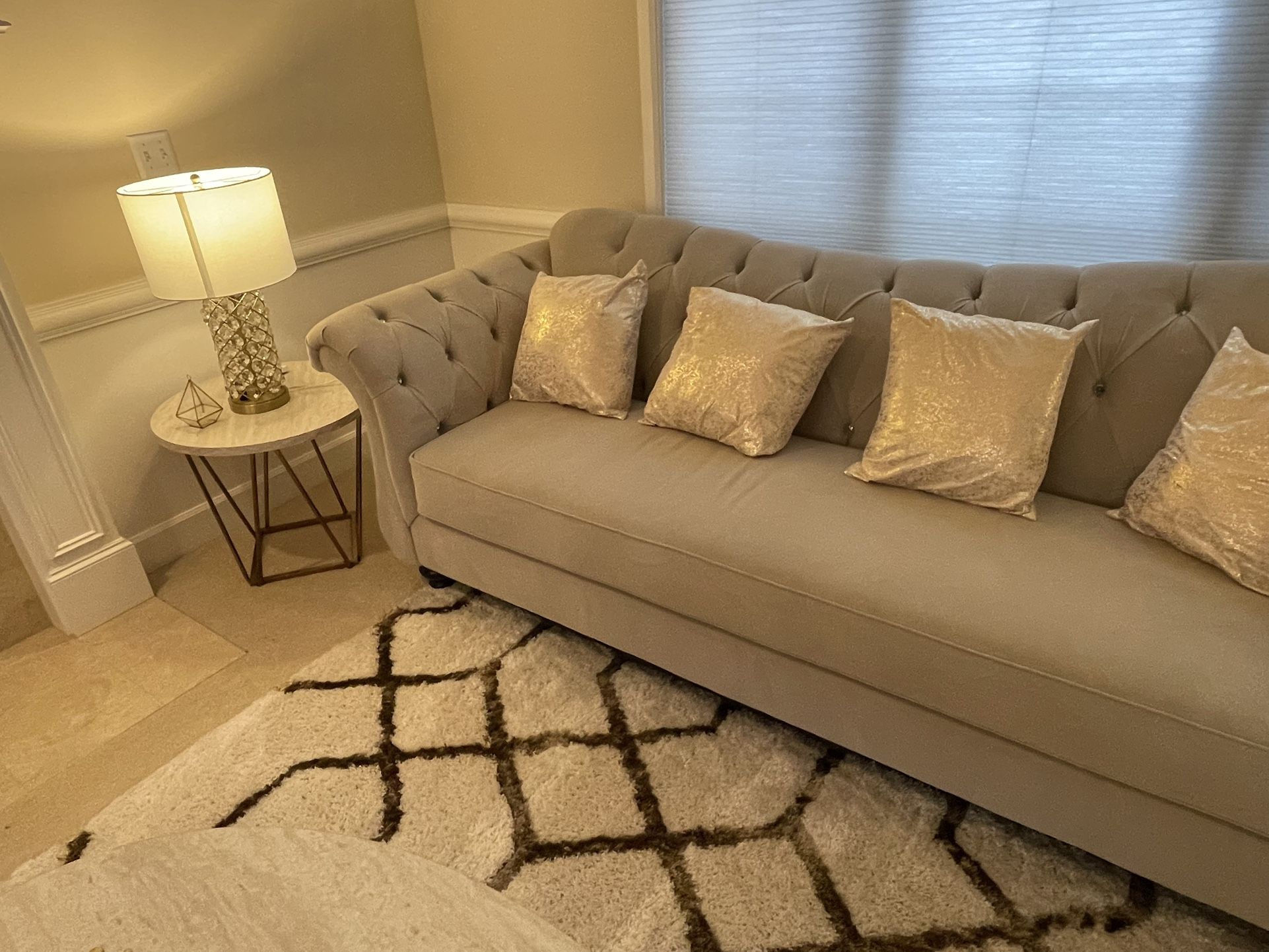 Tufted Sofa Excellent Condition Set Love Seats, Tables And Lamps - $3500