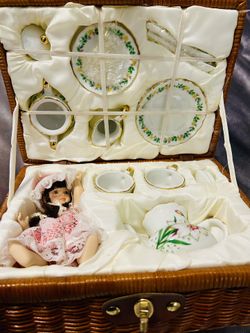 VINTAGE PORCELAIN TEA SET/Doll