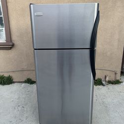 3 MONTHS WARRANTY 30x30x66 FRIGIDAIRE REFRIGERATOR SILVER 18cuft