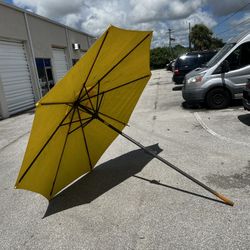 Yellow Garden Patio Canopy Umbrella!Good condition!  110in Canopy Width 91in height  