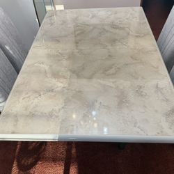 Dinning Table/4 chairs