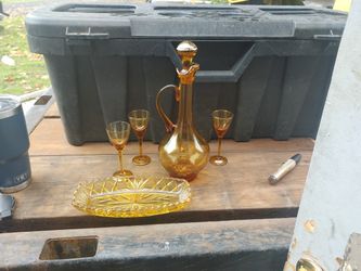 
Amber Carafe Decanter Three Glasses Lovely Glass Gold Leaf Collectible Barware Serving