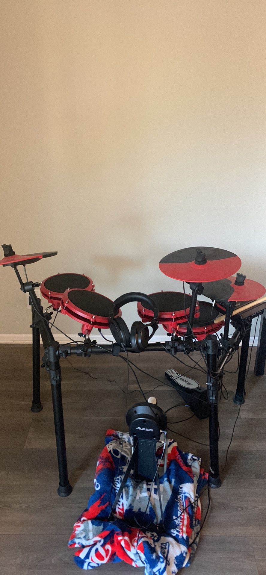 Alesis Nitro Max Drum Kit With Headphones