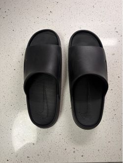 Nike Calm Men’s Slides – Triple Black – Size 10 – Excellent Condition