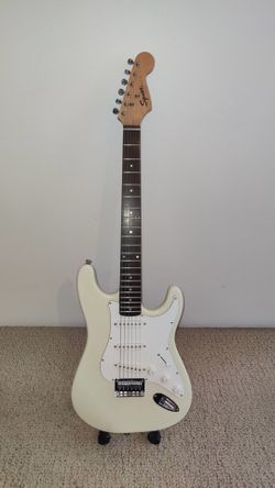 Fender Squier Stratocaster Bullet  Electric Guitar