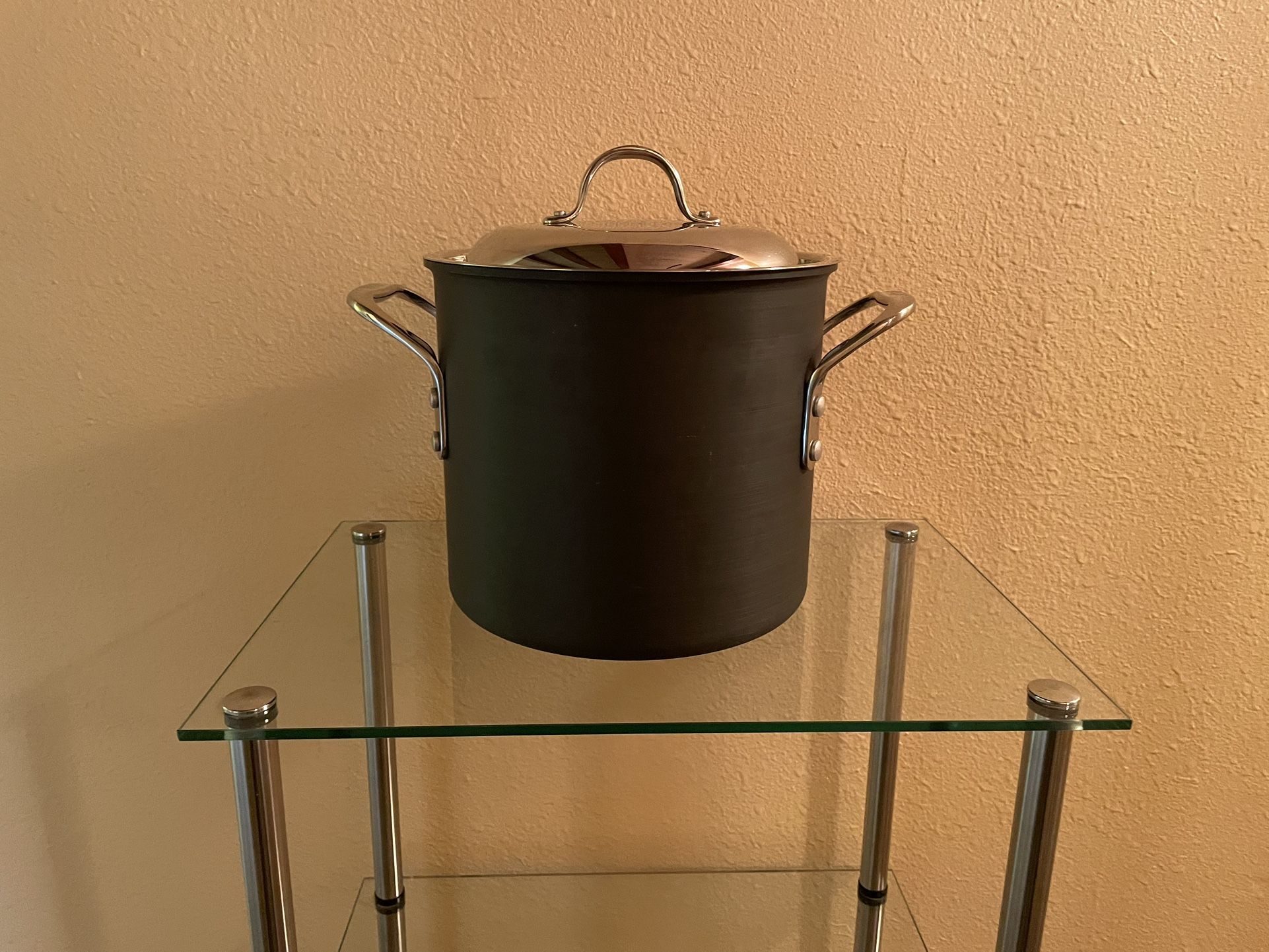 Calphalon Pot 8 QT Nonstick(Used)$18