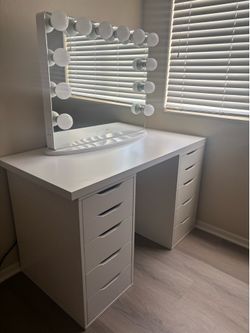 Impressions Vanity Set