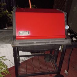 BEAUTIFUL WEBER PROPANE BBQ