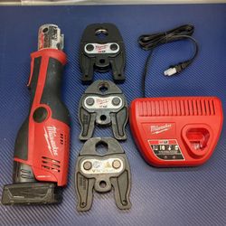 Milwaukee 2473-20 PRO PRESS M12 FORCE LOGIC 3 JAWS KIT V1/2"-1" 3AH BATT +Charger