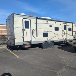 2015 Coachman Catalina Bunkhouse  Double Door Entry Way