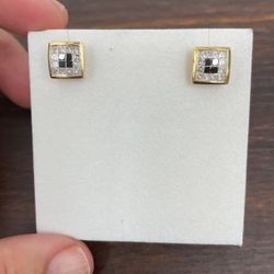 Earrings 14k Yellow Gold With Princess cut diamond