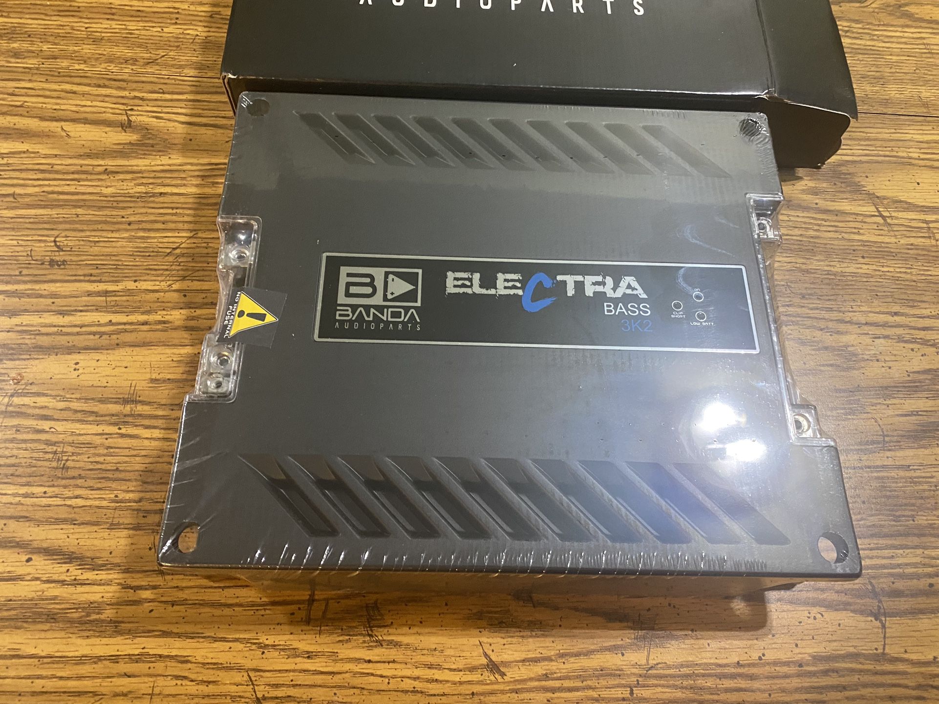 New Banda Electra Bass 3k2 3700wrms Amplifier  $220 Each