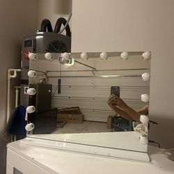 Vanity mirror