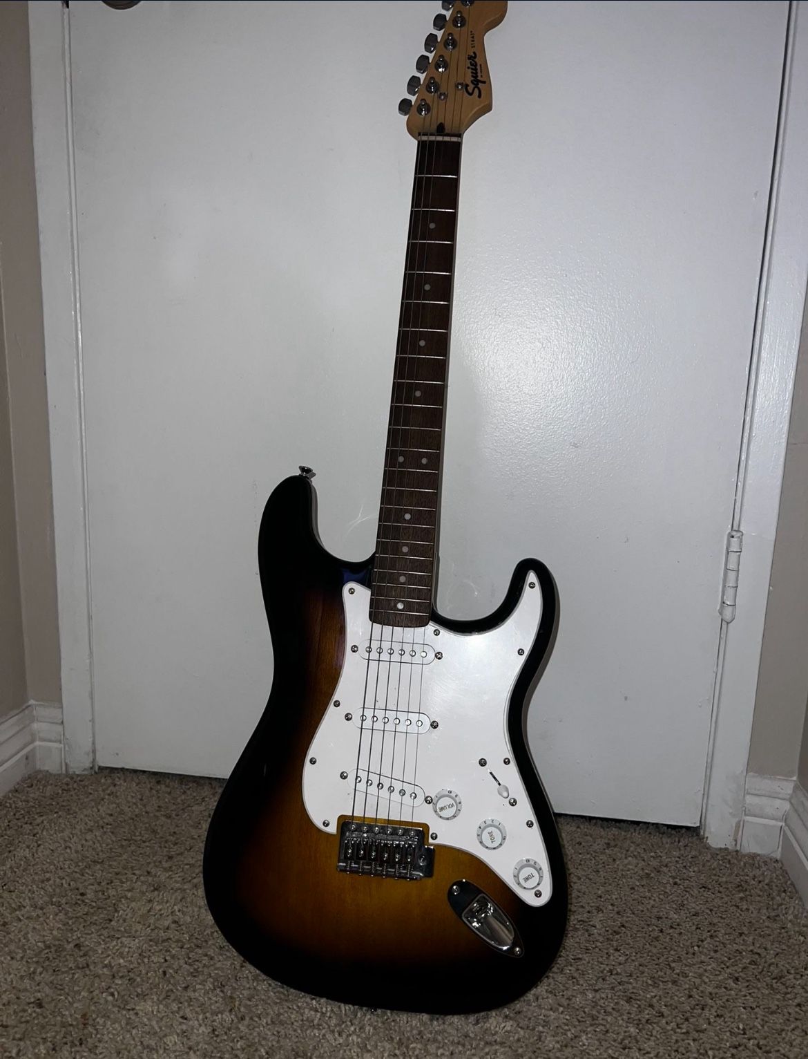 Squier Affinity Jazz Bass Limited-Edition Pack