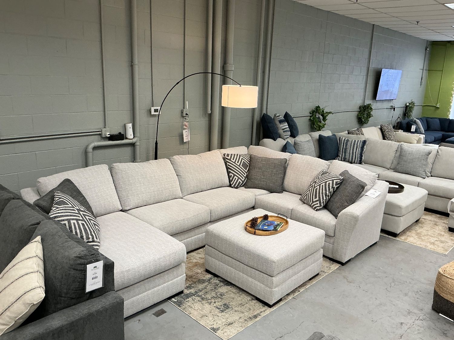 Koralynn 3pc Sectional w/Performance Fabric | 🚚 WHITE GLOVE DELIVERY