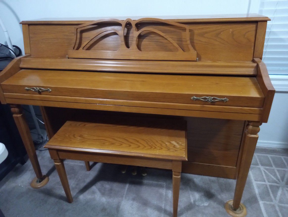 WURLITZER PIANO MUST SELL  Will Take Reasonable Offer
