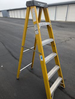 Industrial Non Conductive 6 Ft Fiberglass Ladder Great For Electricians 