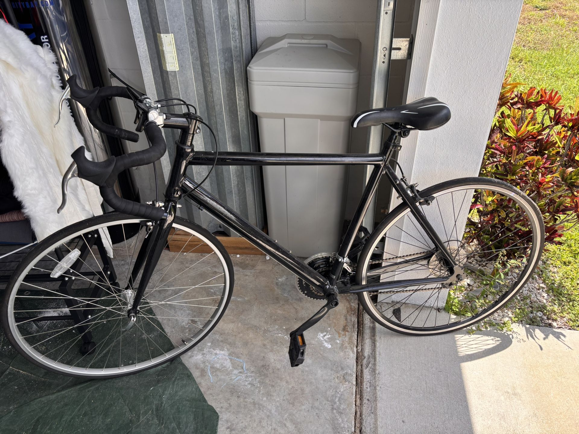 Vilano R2 21-speed Aluminum Commuter Road Bike.
