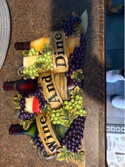 Decorative wine pain