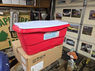 Rubbermaid 34 Quart Cooler