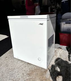 Arctic King Chest Freezer