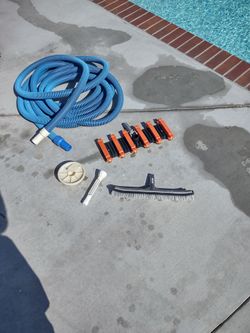 Pool vacuum and hose