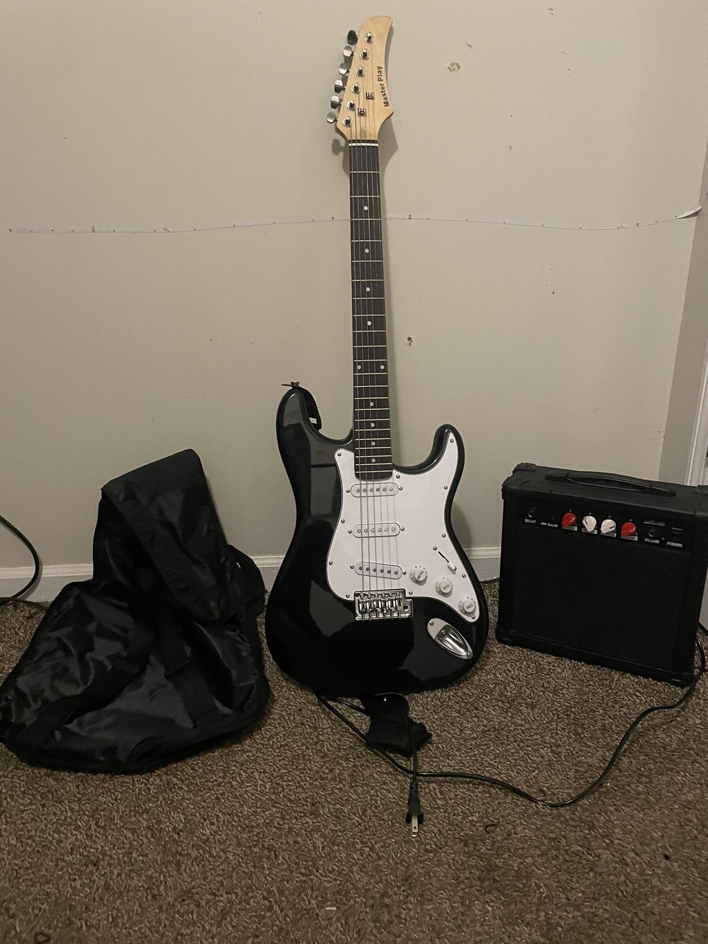 USB Electric Guitar (Strat Style) with Amplifier and Gig Bag