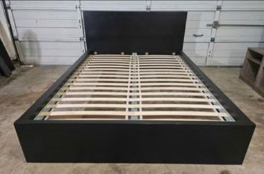 IKEA King Size Bed Frame, Good Conditions 👍, Black Color,