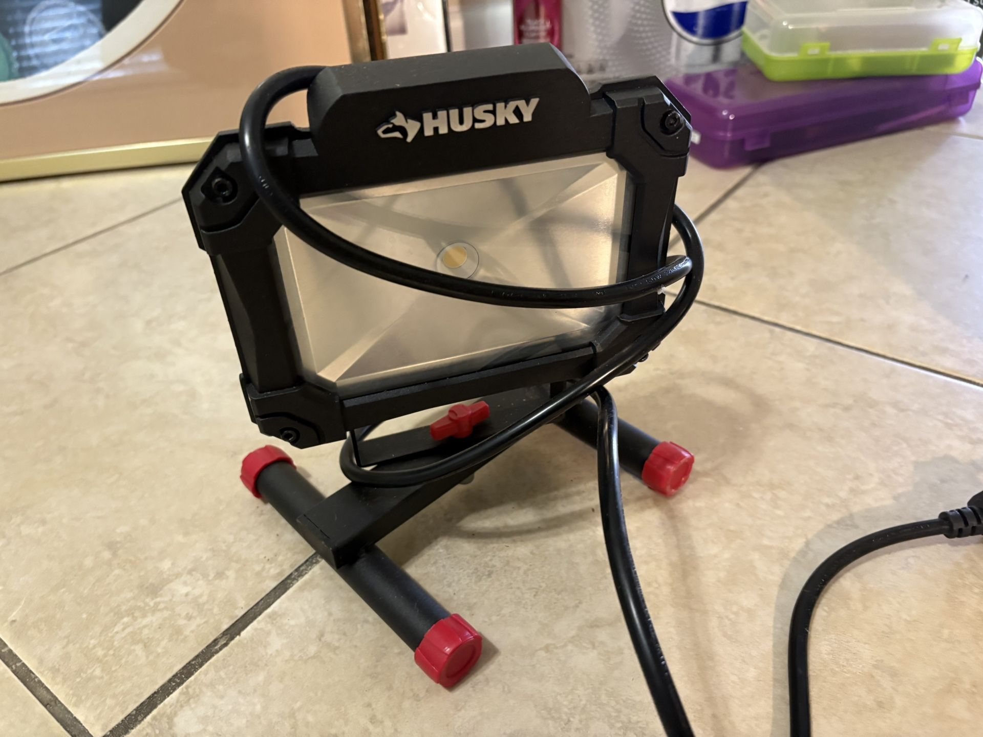 Husky 1500-Lumen Portable LED Work Light 