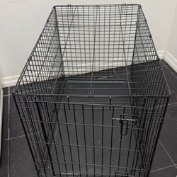 Folding metal cage for dogs  jaula de metal plegable para perros, también conocida como transportín o kennel.