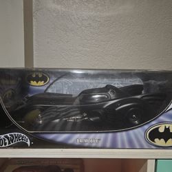 Hot Wheels 1:18 1989 Batman Batmobile  Black Metal Collection