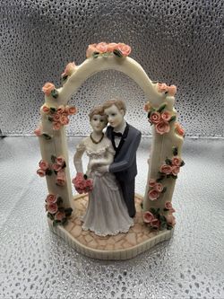 Bride & Groom Figurine Under Arch Wedding Cake Topper