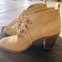 Restricted Boots Womens (size 6)