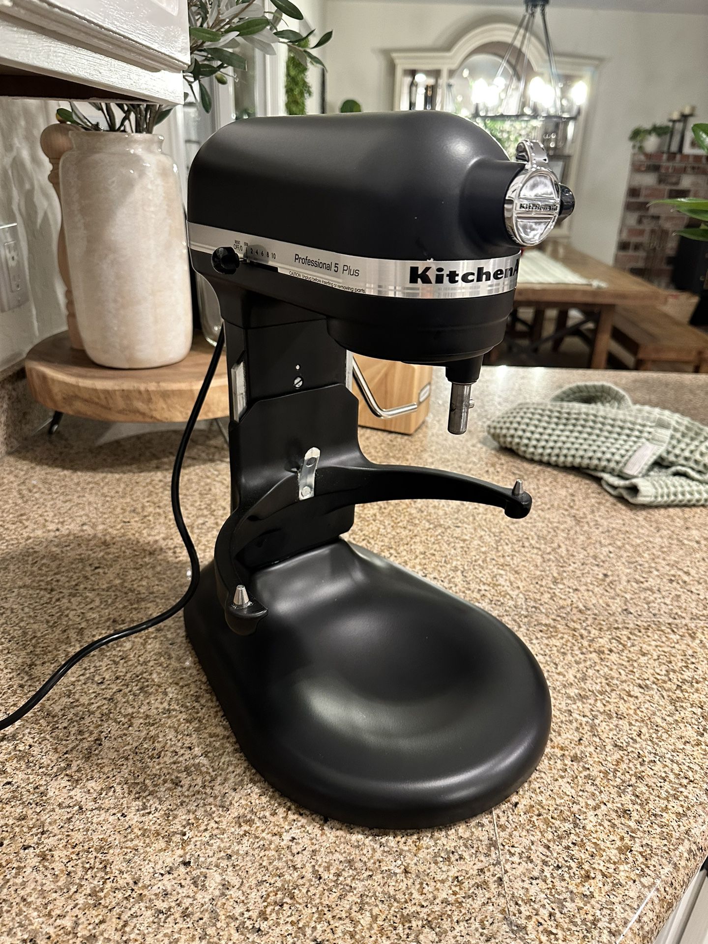 KitchenAid KSM70SKXX 7-qt. Bowl-Lift Stand Mixer for Sale in Arlington, TX  - OfferUp