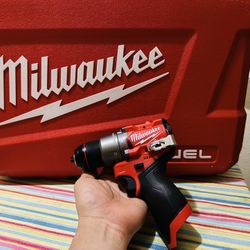 MILWAUKEE M18  FUEL HAMMER DRILL