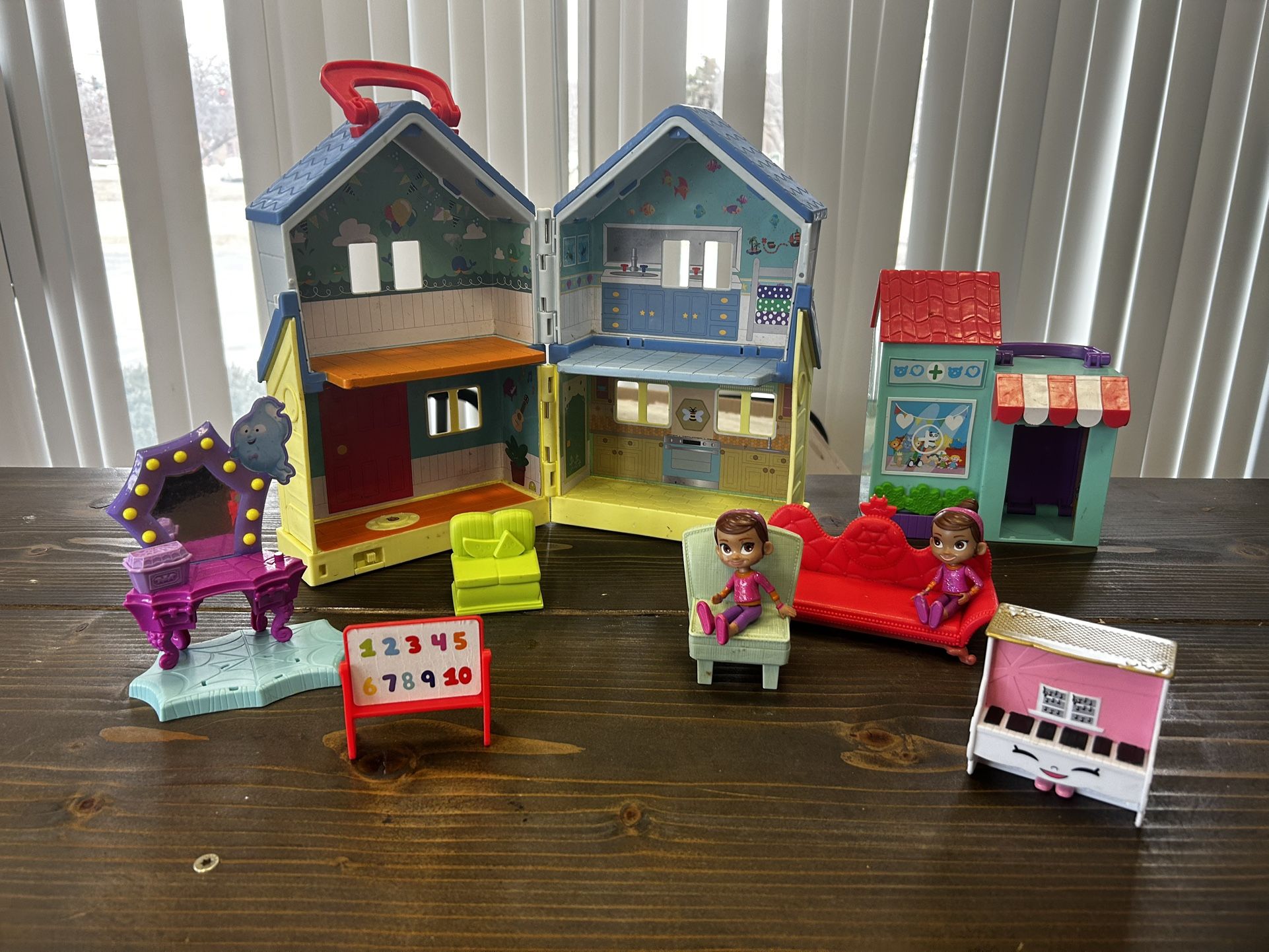 Dollhouse & Accessories