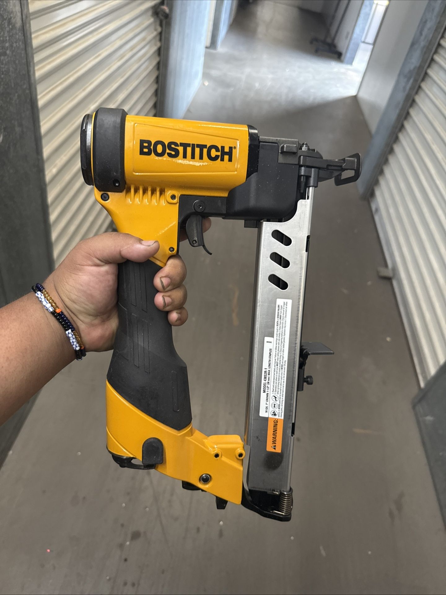 BOSTITCH 438S2-1 Wide 1in Crown Roofing Stapler