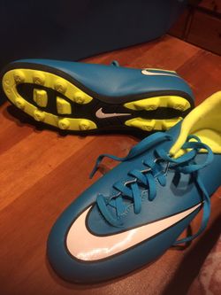 Nike soccer Cleats Size 6
