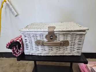 White vintage picnic basket