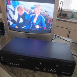 Magnavox converter VHS DVD player with trutech TV 19" no remote both in working condition 