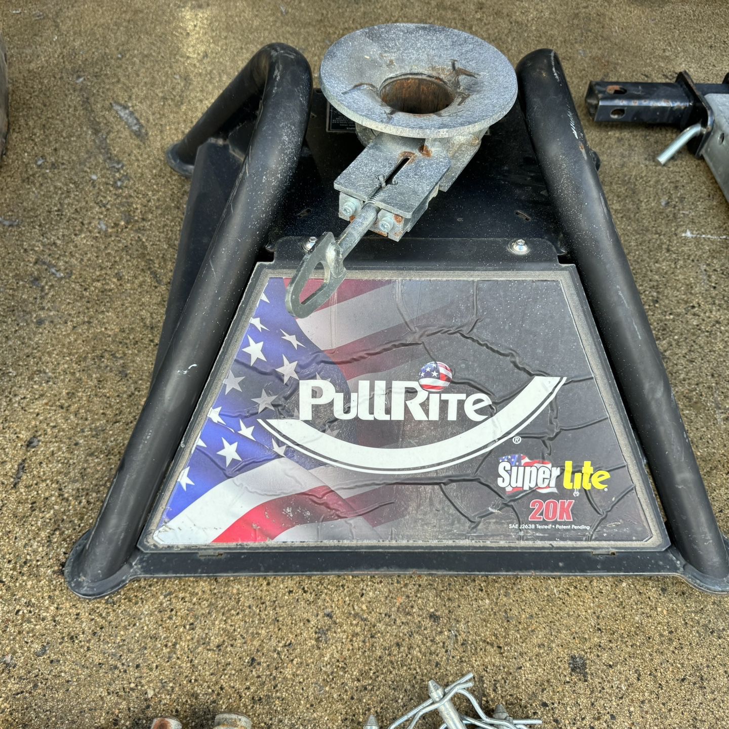 Pullrite super Lite 2400 With Adapter Fith Wheel Hitch