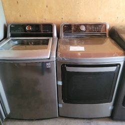 New LG Large Capacity Washer And Electric 220volt Dryer Set In Black Stainless Steel 