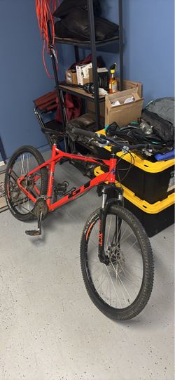 GT Mountain Bike Red Hardtail