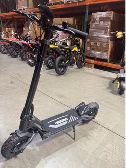 Dual-motor electric scooter
